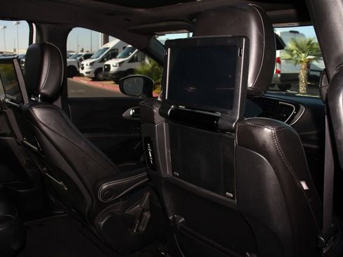 Used 2023 Chrysler Pacifica Touring-L w/ Uconnect Theater Family Group FWD image 26