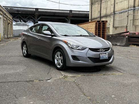 Used 2013 Hyundai Elantra GLS image 11