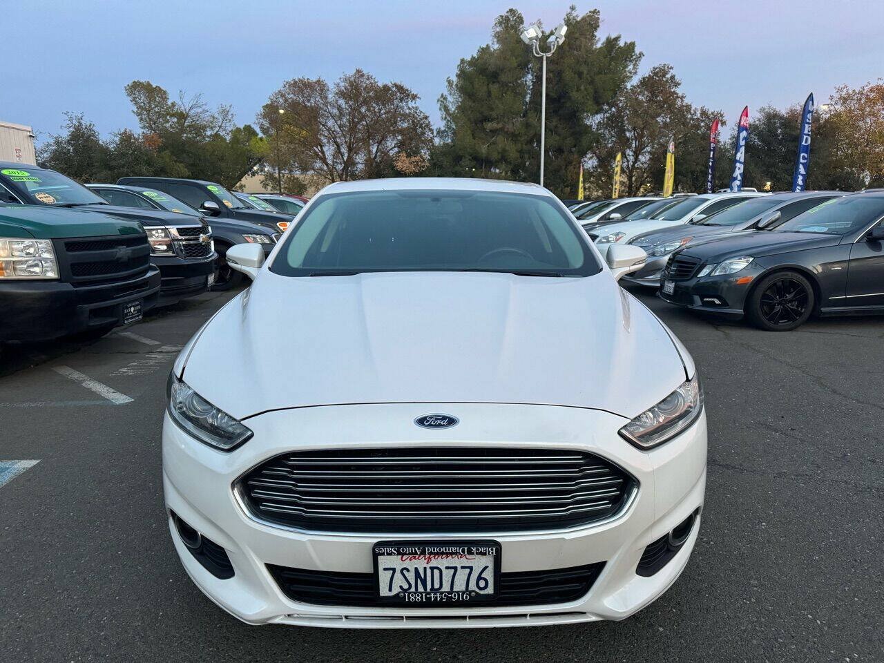Used 2016 Ford Fusion SE FWD image 2