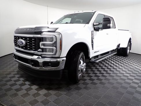 Used 2024 Ford F350 Lariat w/ FX4 Off-Road Package image 11