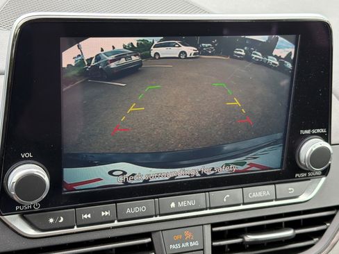 Used 2024 Nissan Altima 2.5 SV FWD image 18