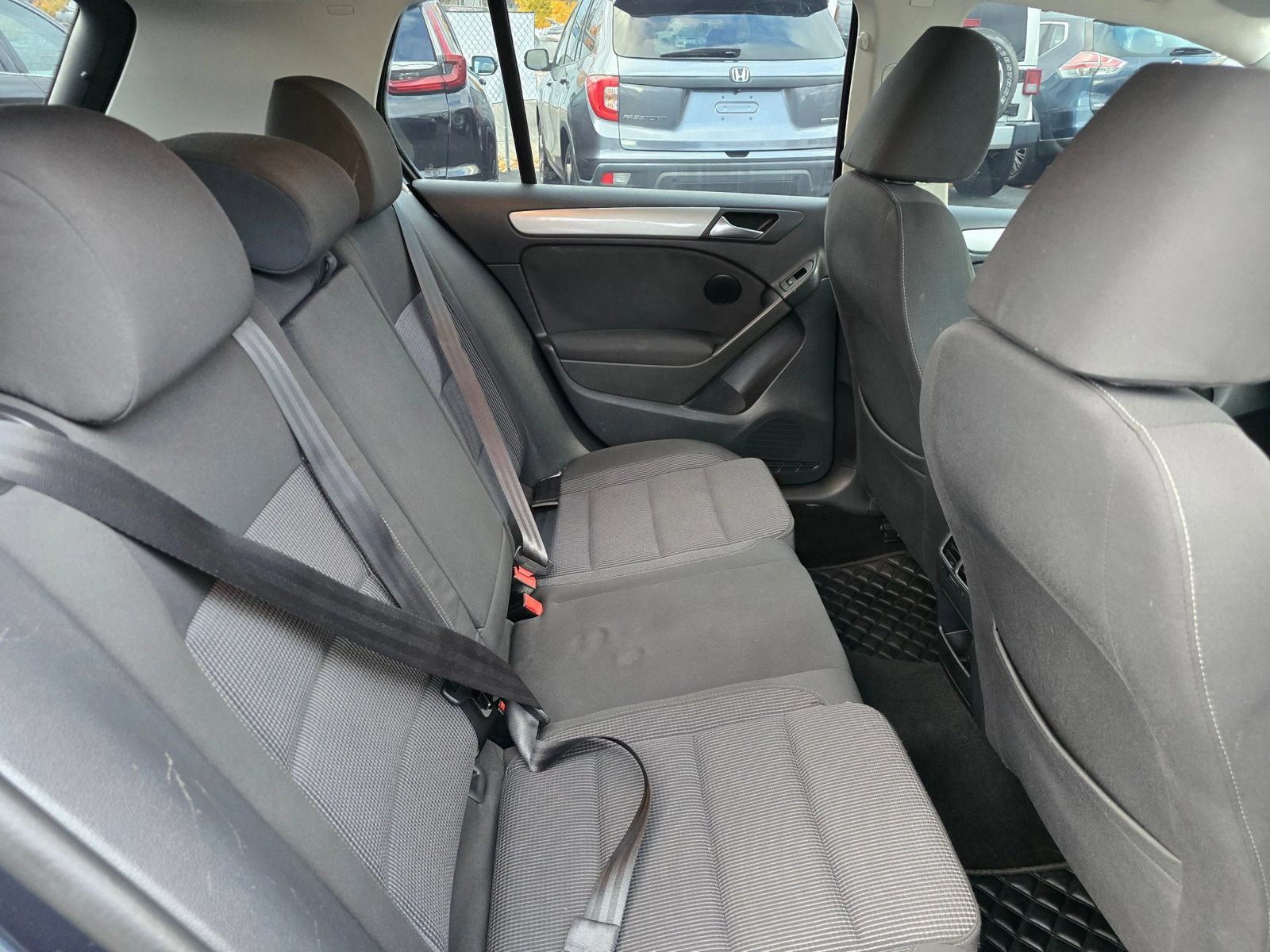 Used 2014 Volkswagen Golf 4-Door FWD image 14