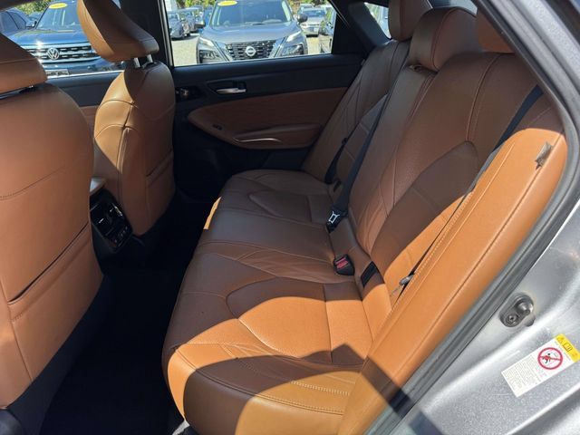 Used 2019 Toyota Avalon Limited FWD image 12