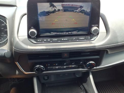 Used 2024 Nissan Rogue S FWD image 15