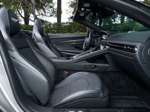 Used 2025 Aston Martin DB12 Convertible image 18