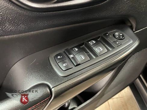 Used 2022 Jeep Cherokee Trailhawk image 19