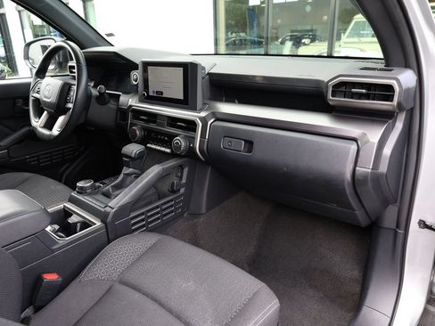 Used 2025 Toyota 4Runner SR5 AWD/4WD image 17