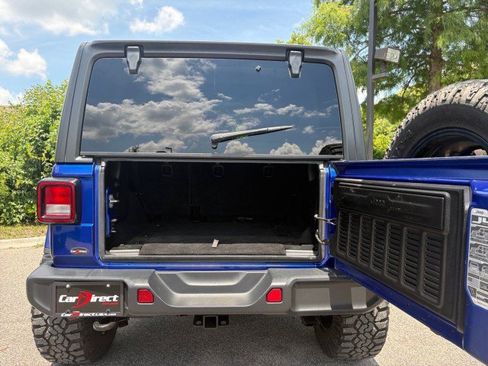 Used 2019 Jeep Wrangler Unlimited Sahara AWD/4WD image 14