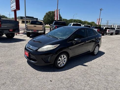 Used 2012 Ford Fiesta SE FWD image 2