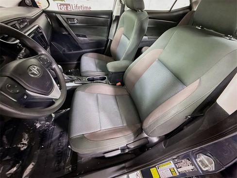 Used 2019 Toyota Corolla LE image 23