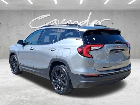 Used 2024 GMC Terrain SLT w/ Tech Package FWD image 17