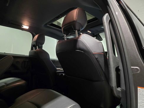 Used 2022 Toyota Sienna XSE w/ XSE Plus Package image 19