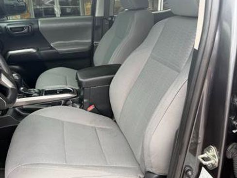 Used 2018 Toyota Tacoma SR5 image 9