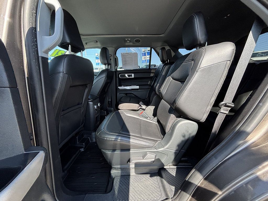 Used 2021 Ford Explorer XLT w/ Equipment Group 202A AWD/4WD image 33