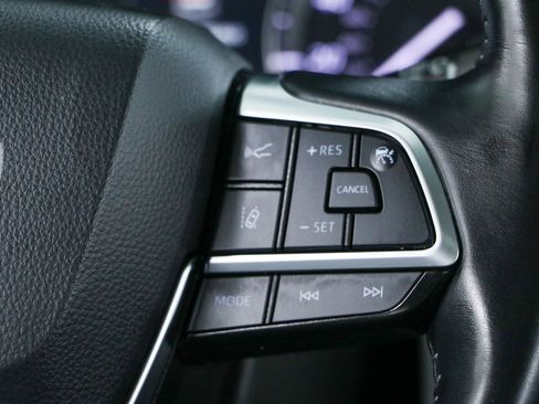 Used 2021 Toyota Highlander XLE FWD image 14