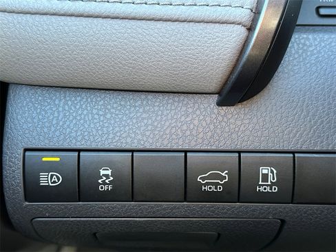 Used 2019 Toyota Camry SE image 18