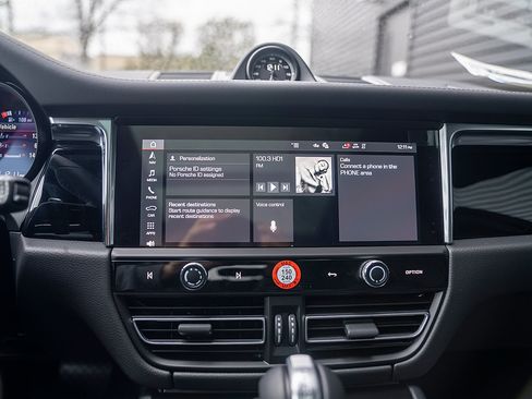 Certified 2026 Porsche Macan AWD/4WD image 13