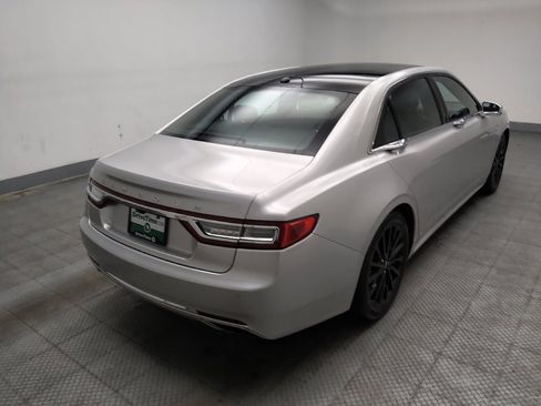 Used 2017 Lincoln Continental Select w/ Climate Package AWD/4WD image 9