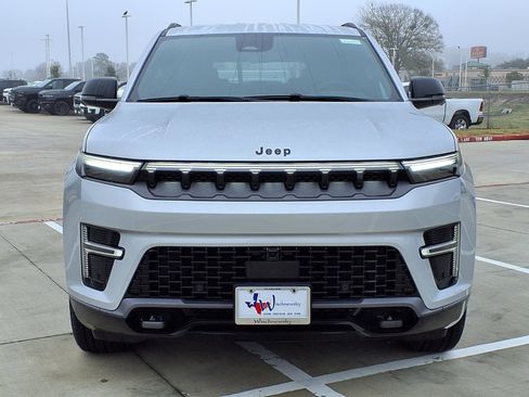 New 2026 Jeep Grand Wagoneer Limited w/ Convenience Group I AWD/4WD image 4