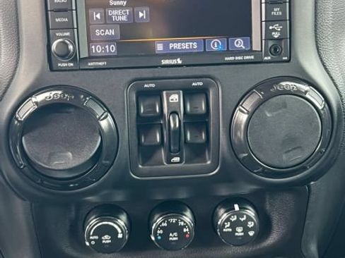 Used 2018 Jeep Wrangler Unlimited Rubicon AWD/4WD image 31