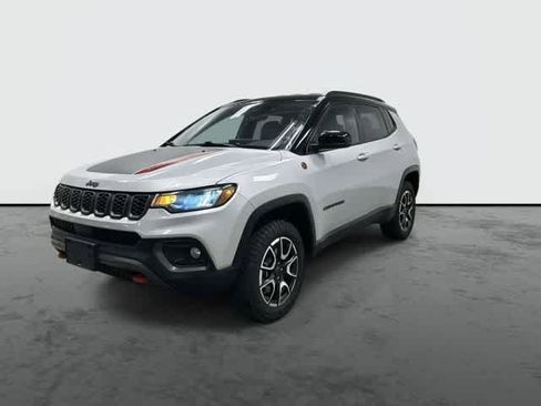 Used 2025 Jeep Compass Trailhawk AWD/4WD image 7