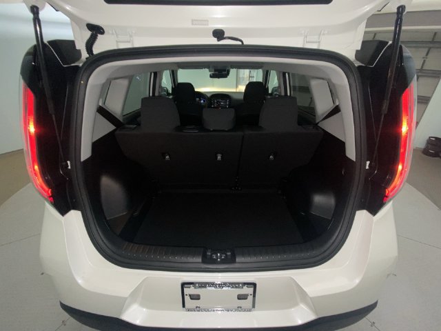 Used 2023 Kia Soul LX w/ LX Technology Package FWD image 22