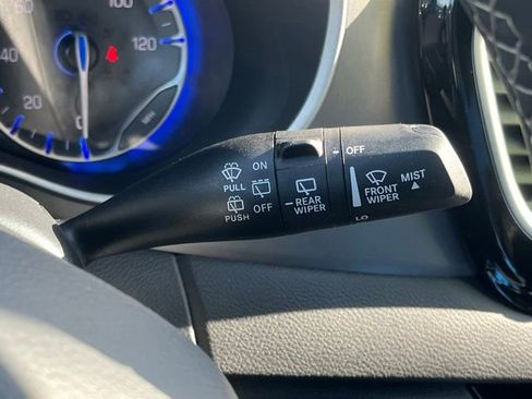 Used 2025 Chrysler Pacifica Select FWD image 38