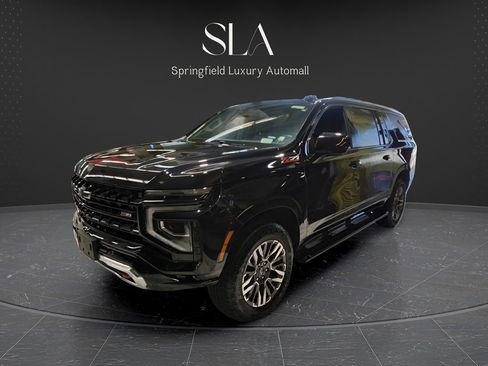 Used 2025 Chevrolet Suburban Z71 image 10