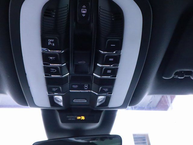 Certified 2024 Porsche Macan AWD/4WD image 31