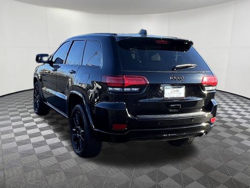 Used 2018 Jeep Grand Cherokee Altitude image 4