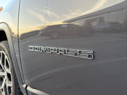 Used 2024 Jeep Compass Limited image 34