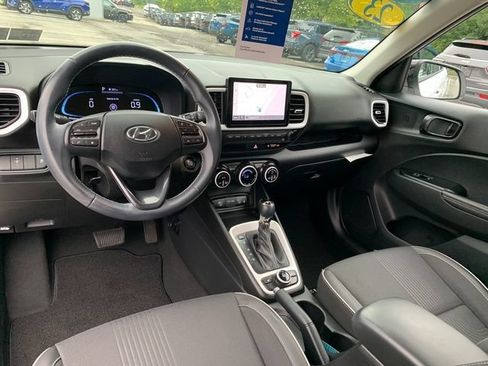 Certified 2023 Hyundai Venue Limited FWD image 18