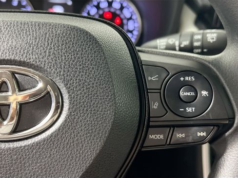 Used 2019 Toyota RAV4 XLE w/ Convenience Package FWD image 19