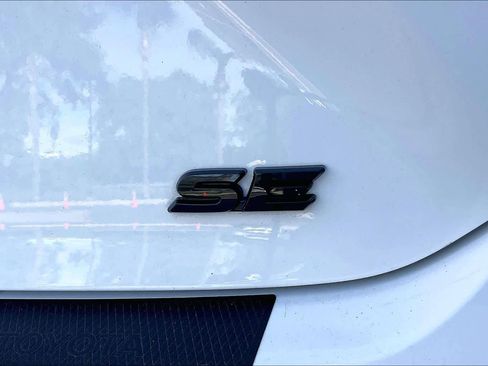 Used 2025 Toyota Camry SE image 9