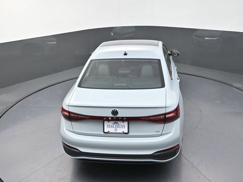 New 2026 Volkswagen Jetta SE FWD image 17