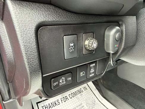 Used 2021 Toyota Tacoma TRD Off-Road w/ Technology Package AWD/4WD image 19