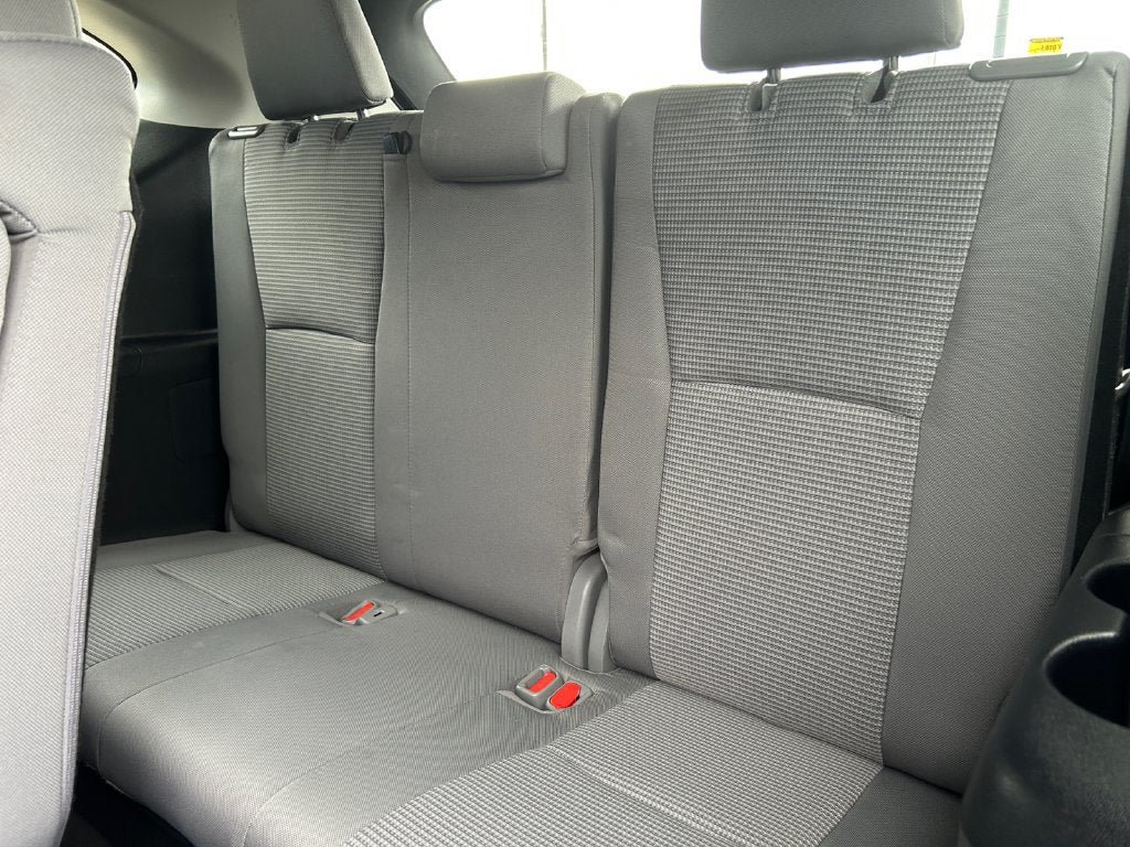 Used 2023 Toyota Highlander L FWD image 34