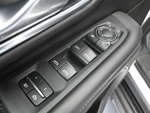 Used 2023 Chevrolet Suburban Premier image 23