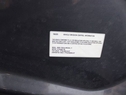 Used 2023 Tesla Model Y Performance image 32