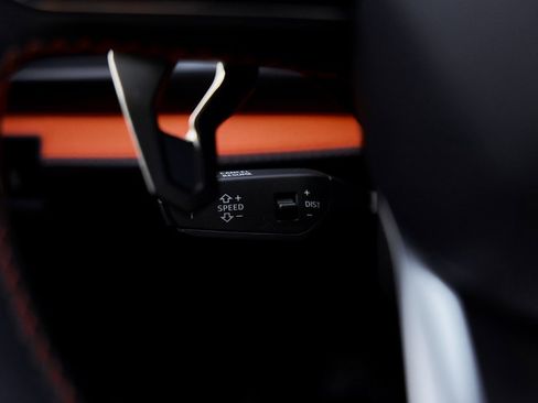 Used 2025 Lamborghini Urus SE image 62