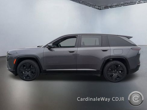 Used 2025 Jeep Wagoneer S Launch Edition image 5