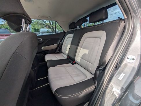 Used 2025 Hyundai Venue SEL FWD image 18