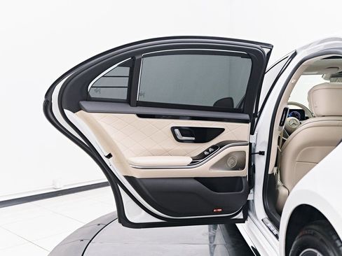 Used 2024 Mercedes-Benz S 580e 4MATIC Sedan image 31