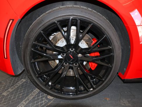 Used 2017 Chevrolet Corvette Grand Sport RWD image 32