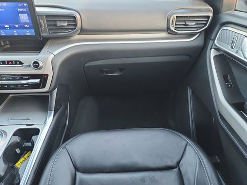 Used 2023 Ford Explorer XLT w/ Equipment Group 202A image 11