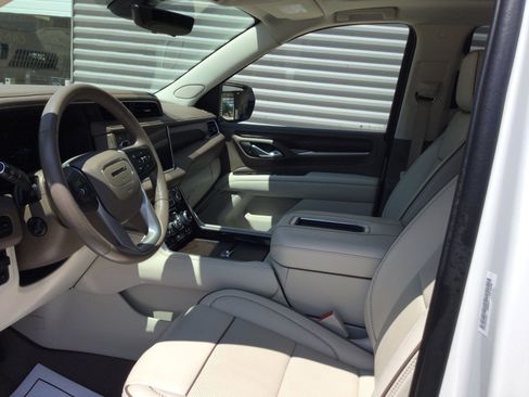 Used 2022 GMC Yukon Denali w/ Denali Premium Package AWD/4WD image 14