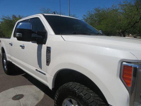 Used 2019 Ford F250 Platinum w/ Platinum Ultimate Package AWD/4WD image 9
