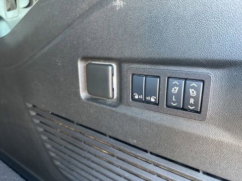 Used 2024 Chevrolet Suburban Premier image 45