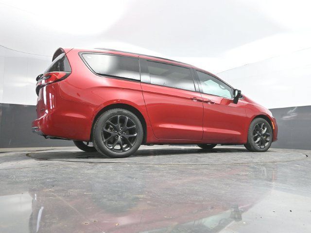 Used 2025 Chrysler Pacifica Limited FWD image 52