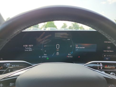 Used 2024 Cadillac Lyriq Luxury AWD/4WD image 16